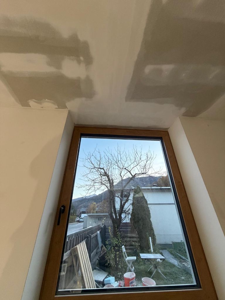 Projektfoto: Innenausbau bei Fensterlaibung